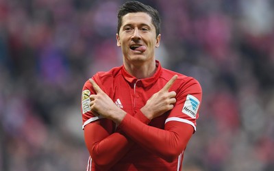 完美电竞动态-于帕梅卡诺赛后沉默离场